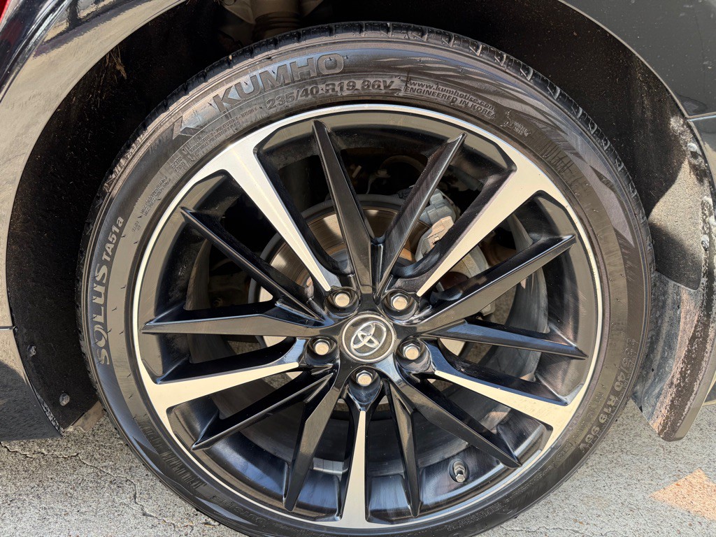 2019 Toyota Camry Image 17