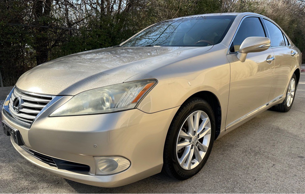 2010 Lexus ES Image 2