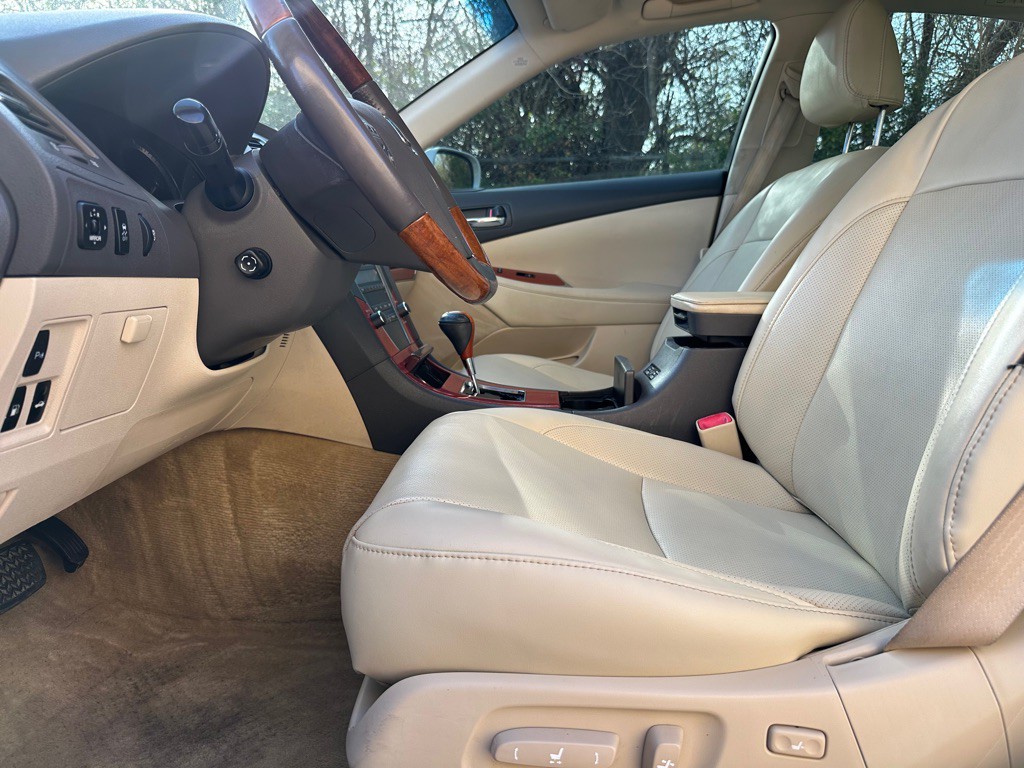 2010 Lexus ES Image 10