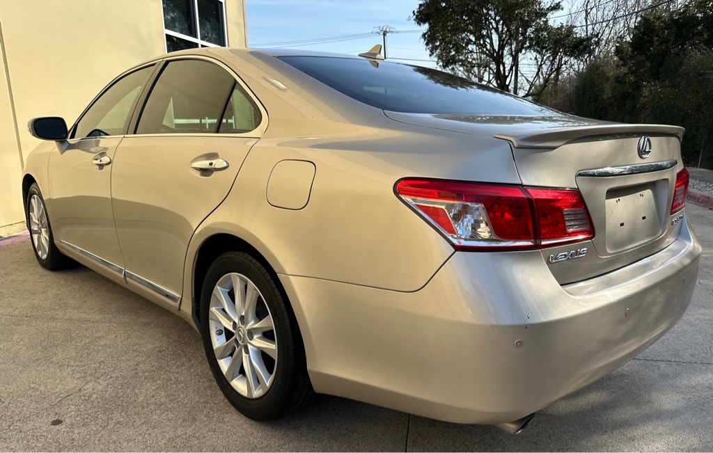 2010 Lexus ES Image 17