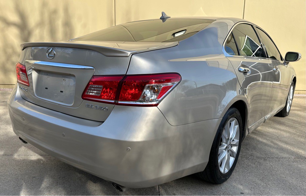 2010 Lexus ES Image 18