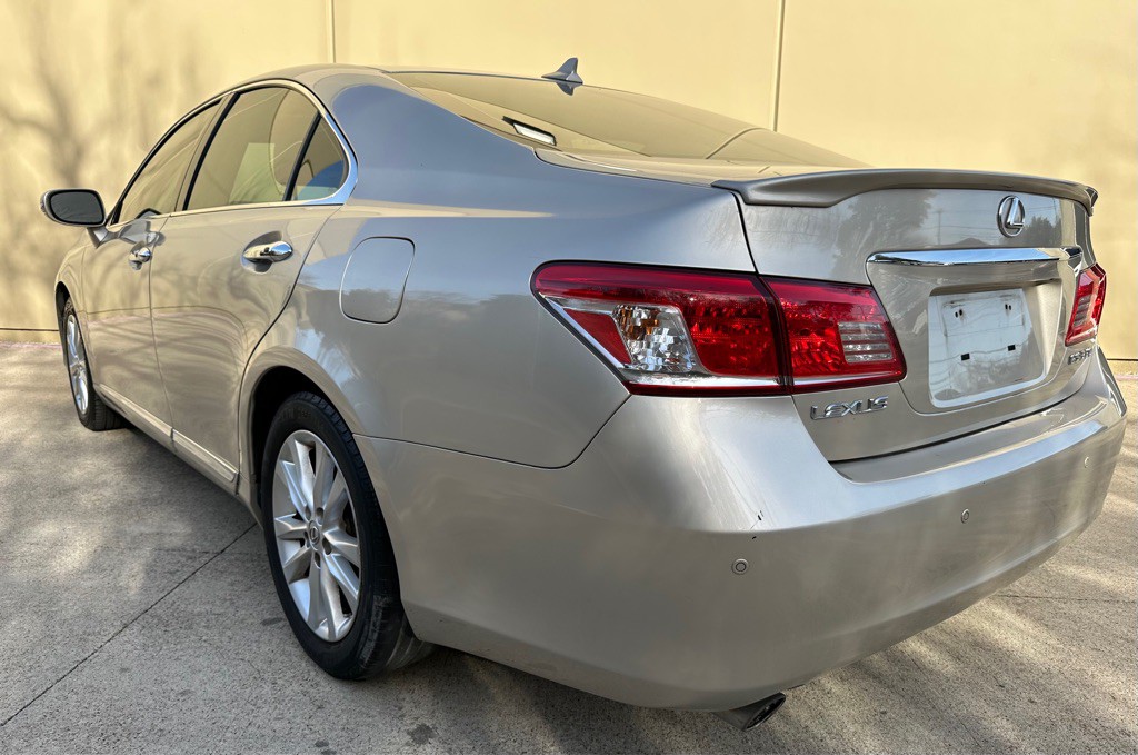 2010 Lexus ES Image 20