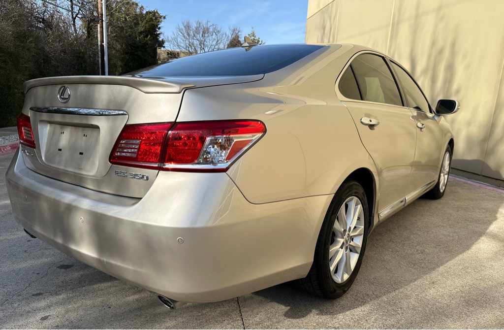 2010 Lexus ES Image 21