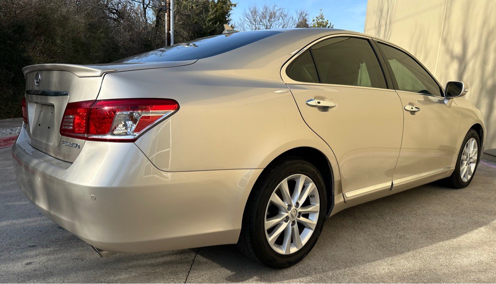 2010 Lexus ES Image 22