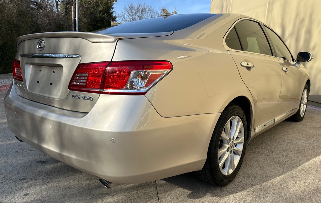 2010 Lexus ES Image 23