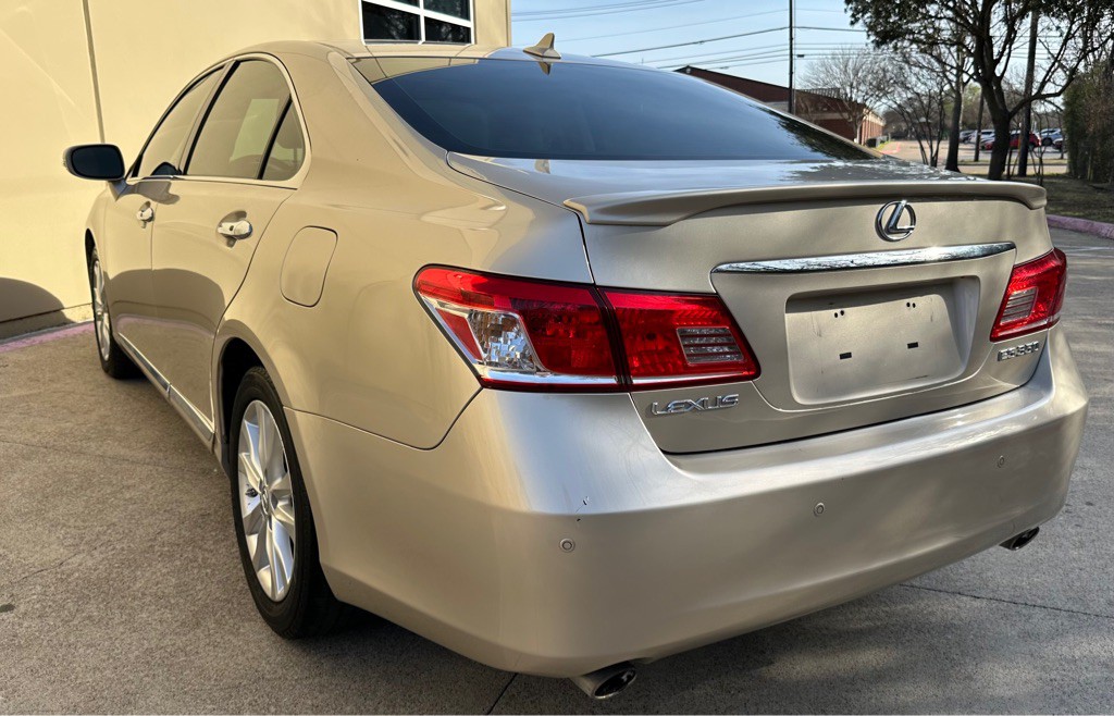 2010 Lexus ES Image 24