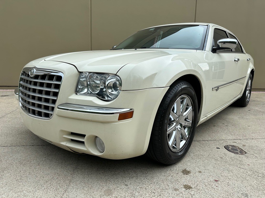 2008 Chrysler 300 Image 2