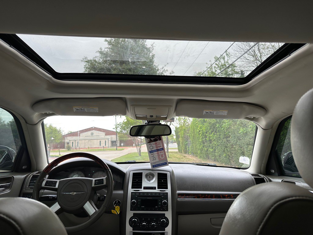 2008 Chrysler 300 Image 8