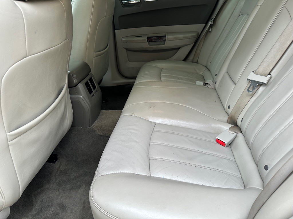 2008 Chrysler 300 Image 10