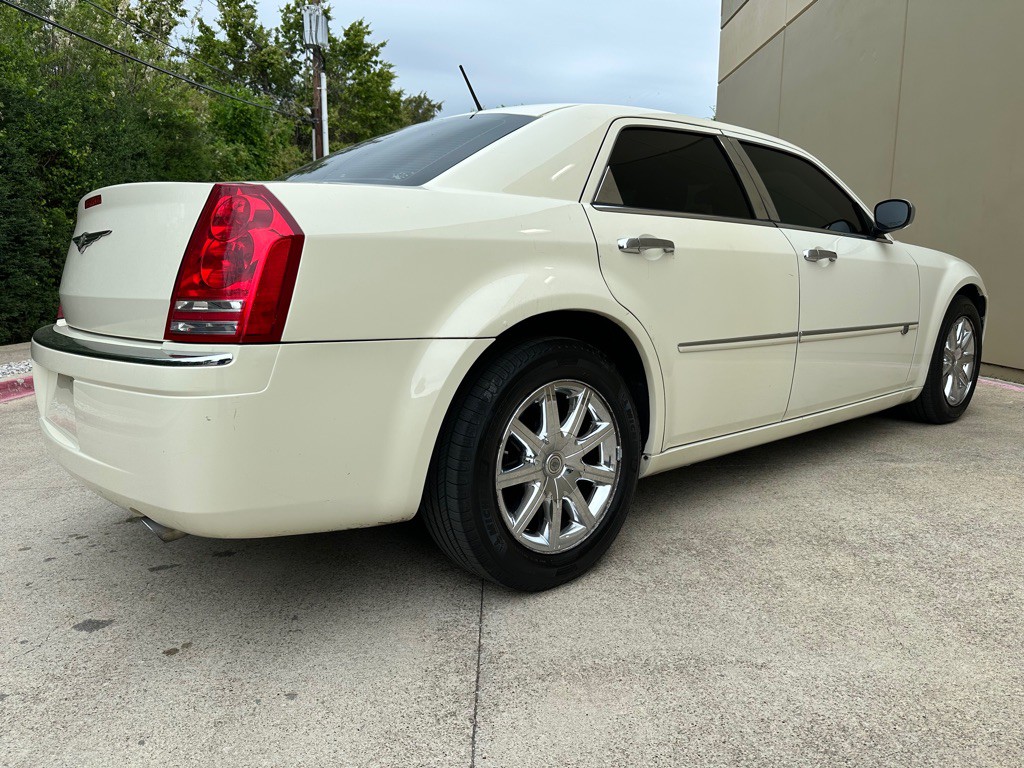2008 Chrysler 300 Image 16