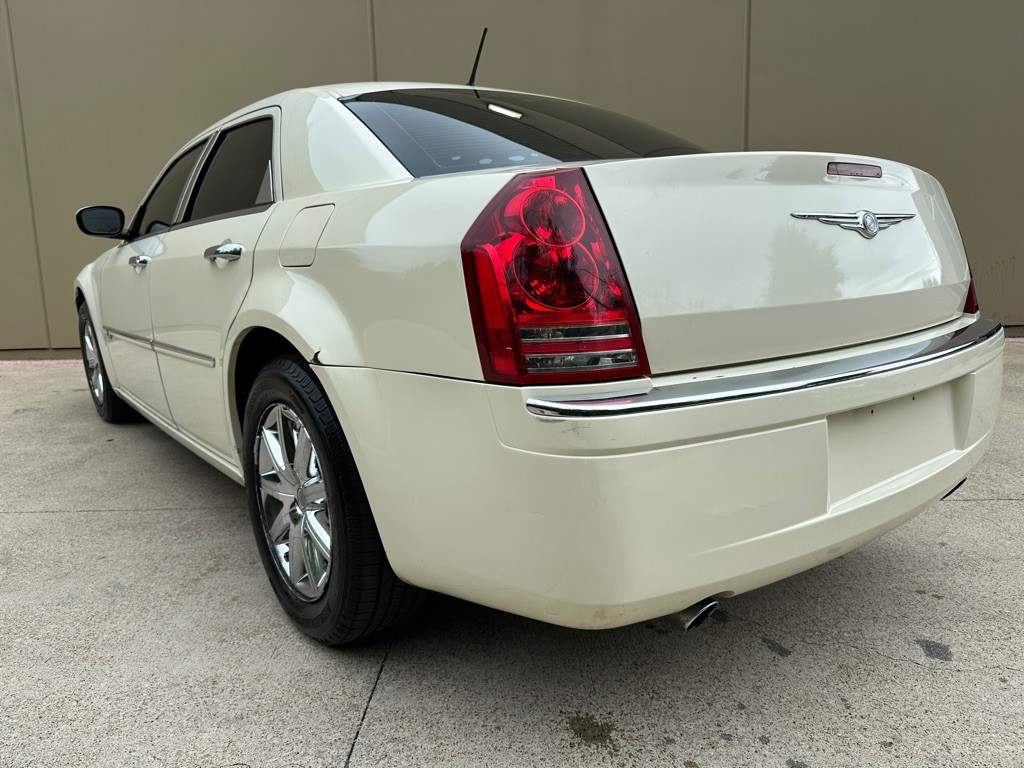 2008 Chrysler 300 Image 17