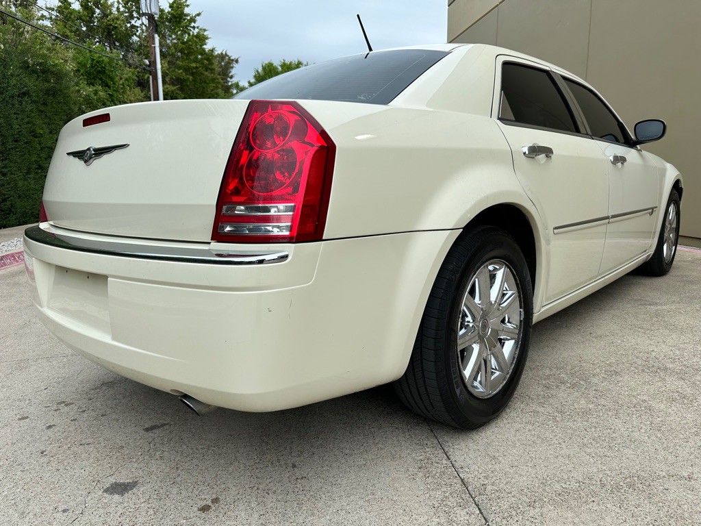 2008 Chrysler 300 Image 18