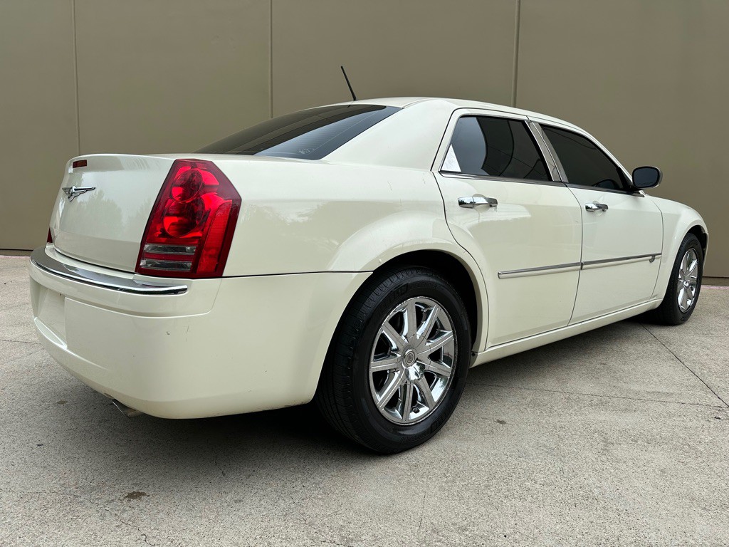 2008 Chrysler 300 Image 19