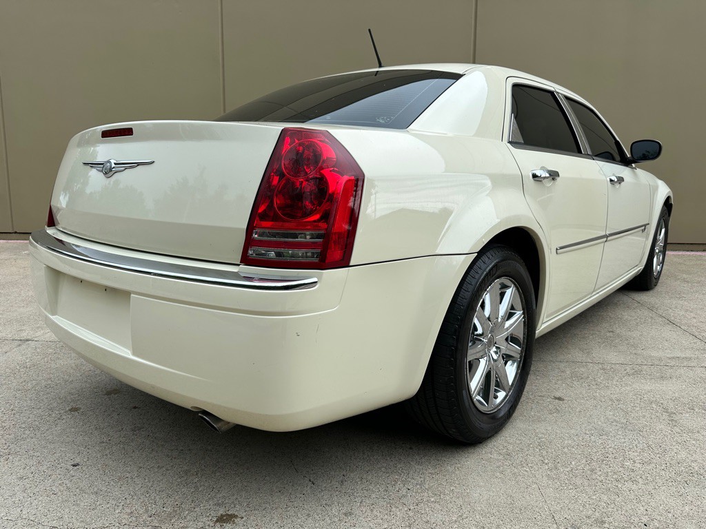 2008 Chrysler 300 Image 21