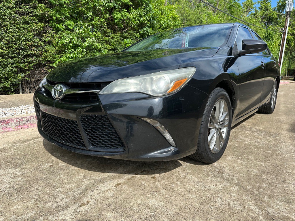2017 Toyota Camry Image 2