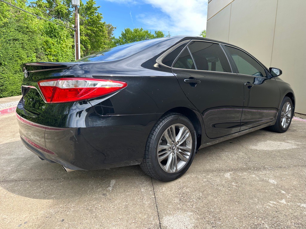 2017 Toyota Camry Image 16
