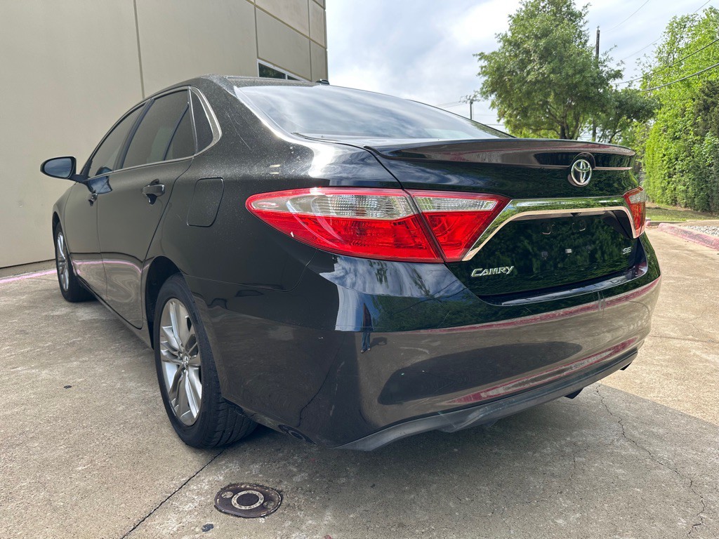 2017 Toyota Camry Image 17