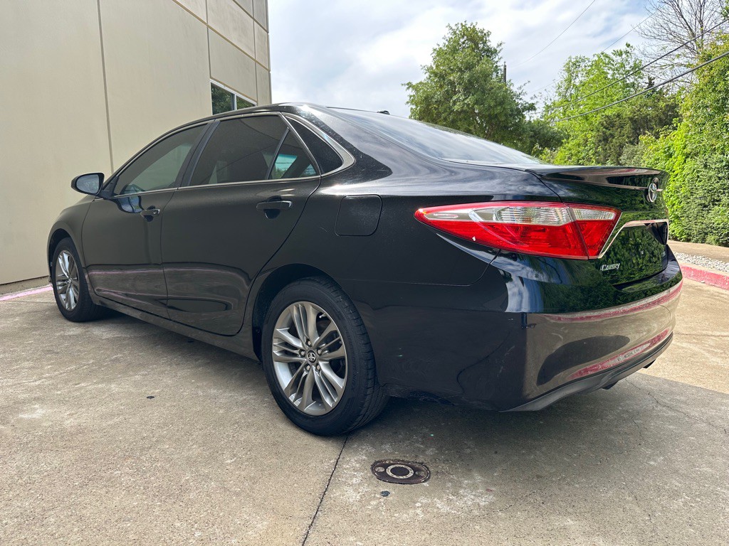 2017 Toyota Camry Image 18