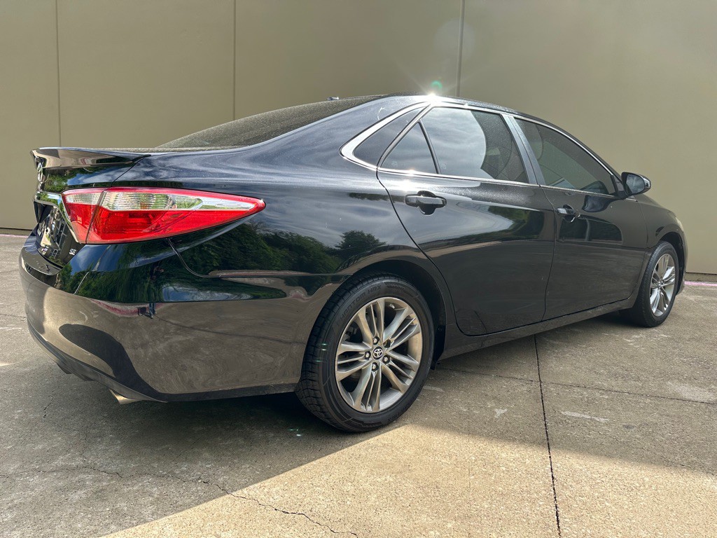 2017 Toyota Camry Image 20