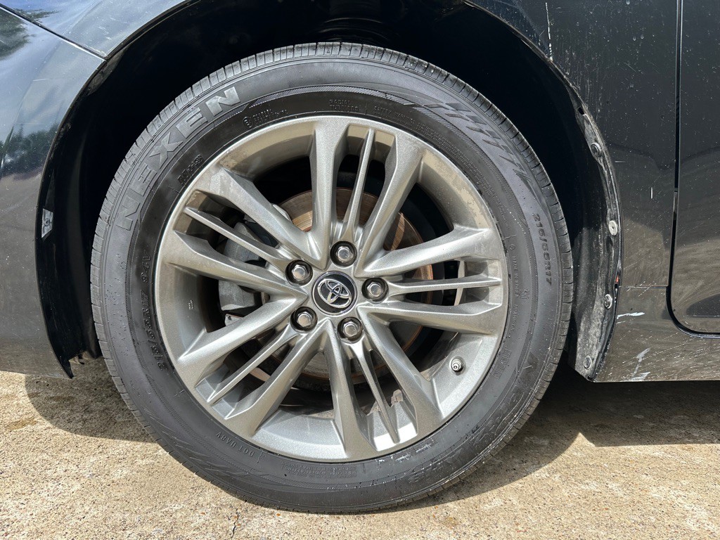 2017 Toyota Camry Image 28