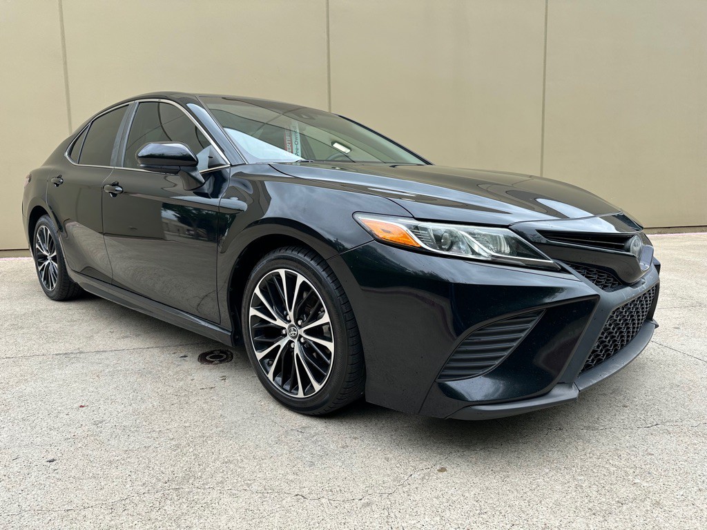 2018 Toyota Camry Image 16