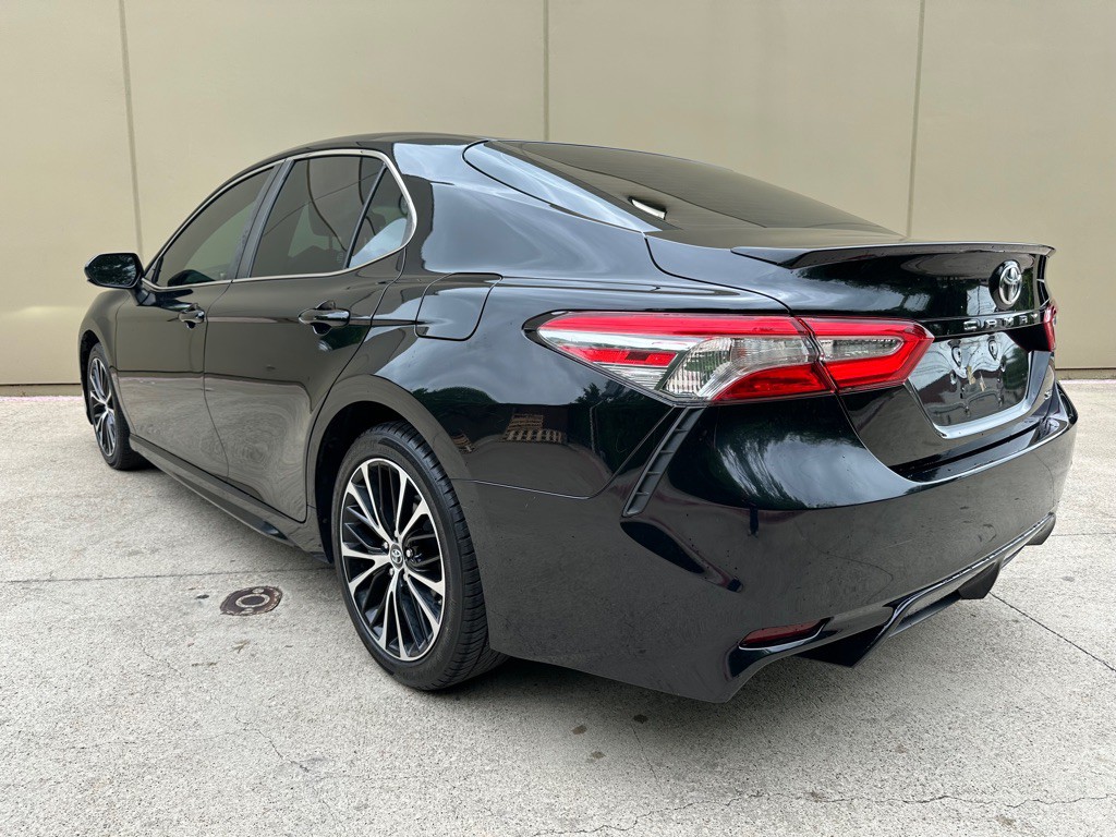 2018 Toyota Camry Image 18