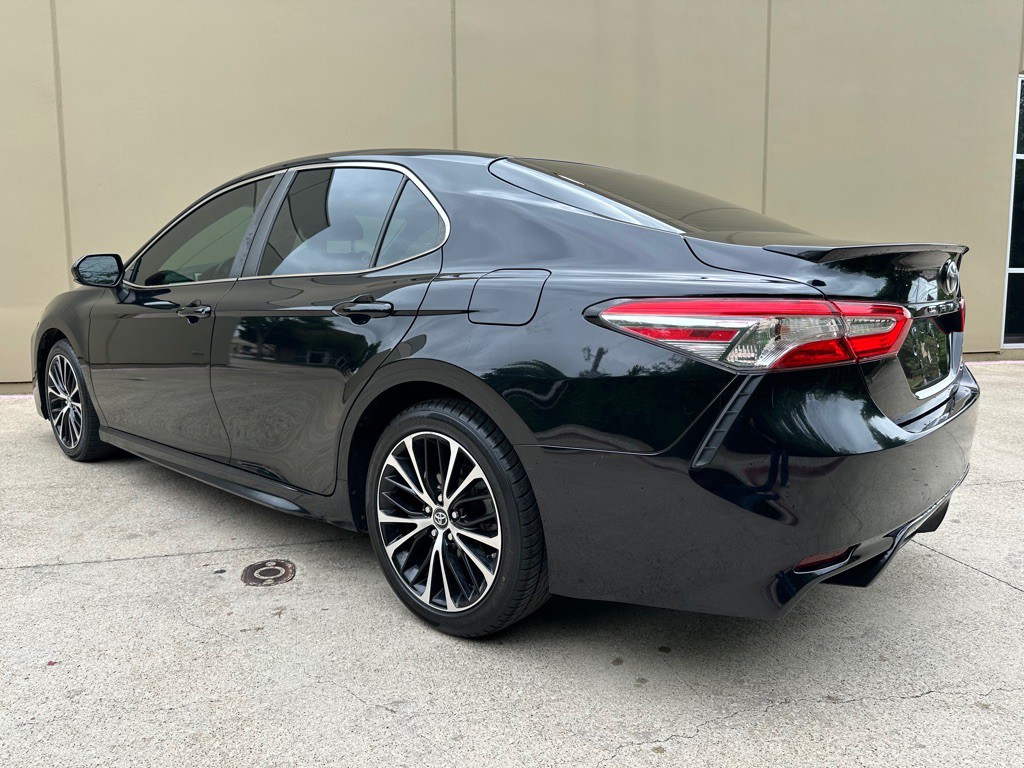 2018 Toyota Camry Image 19