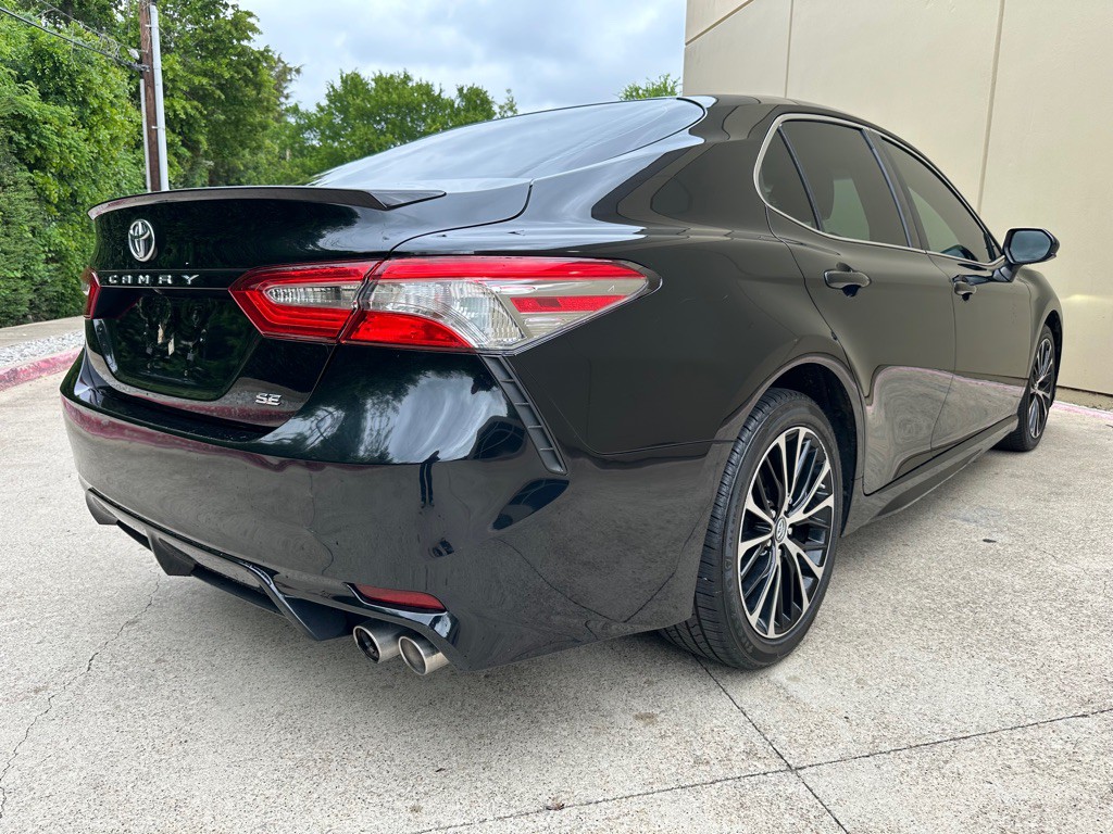 2018 Toyota Camry Image 21