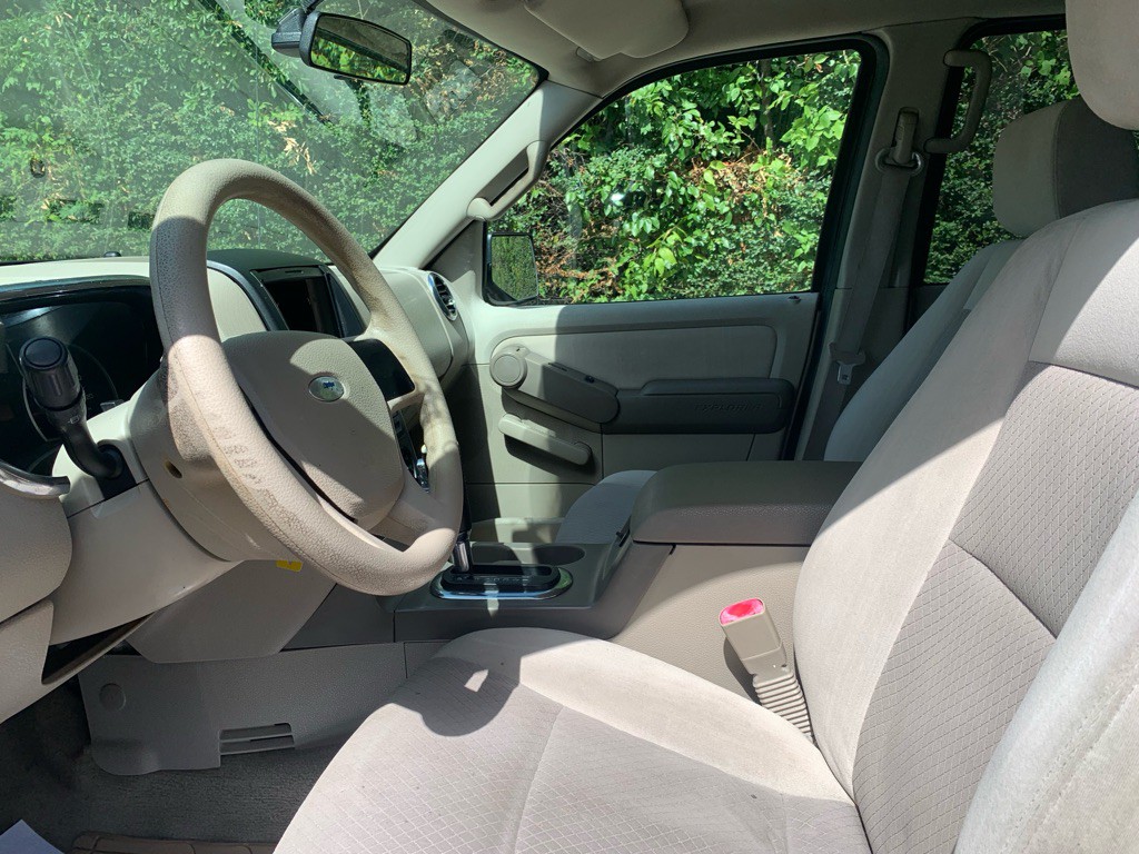 2006 Ford Explorer Image 8