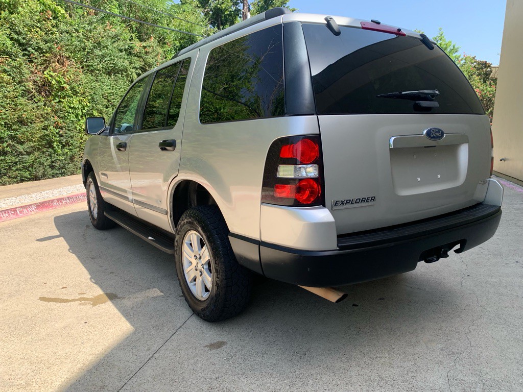 2006 Ford Explorer Image 11