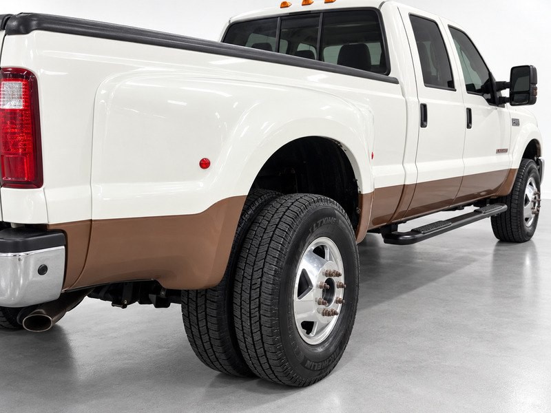 2004 Ford F-350 Image 23