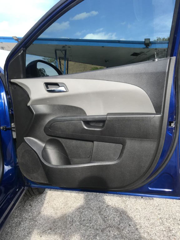 2012 Chevrolet Sonic Image 10