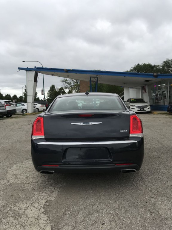 2015 Chrysler 300 Image 4