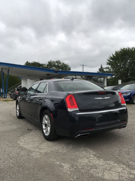 2015 Chrysler 300 Image 5