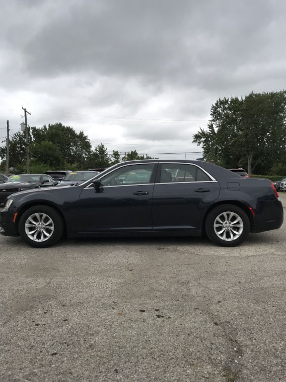 2015 Chrysler 300 Image 6