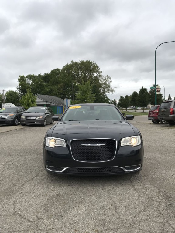 2015 Chrysler 300 Image 8
