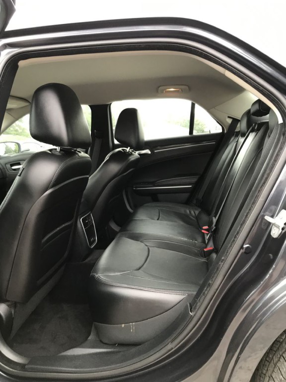 2015 Chrysler 300 Image 14