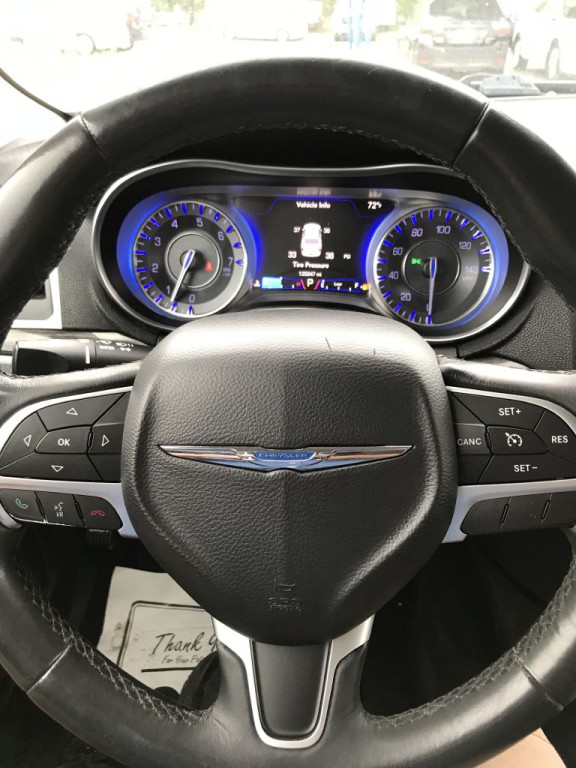 2015 Chrysler 300 Image 19