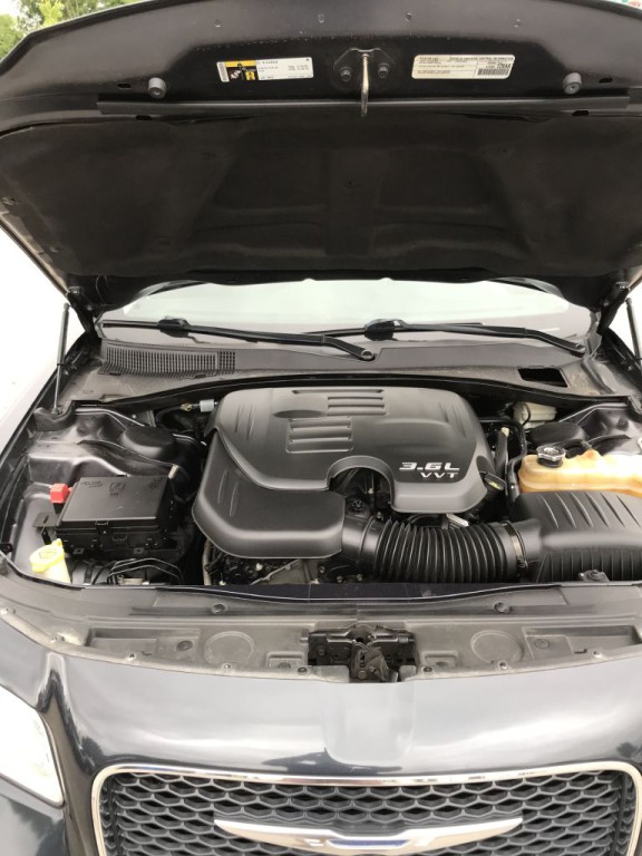 2015 Chrysler 300 Image 20