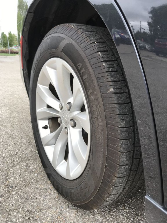 2015 Chrysler 300 Image 22