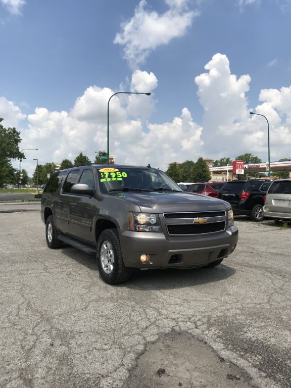 2012 Chevrolet Suburban Image 1