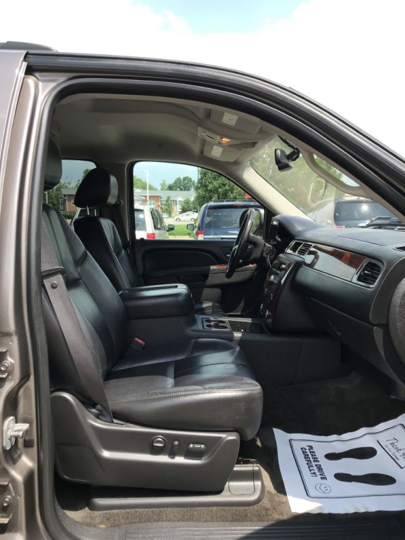 2012 Chevrolet Suburban Image 9