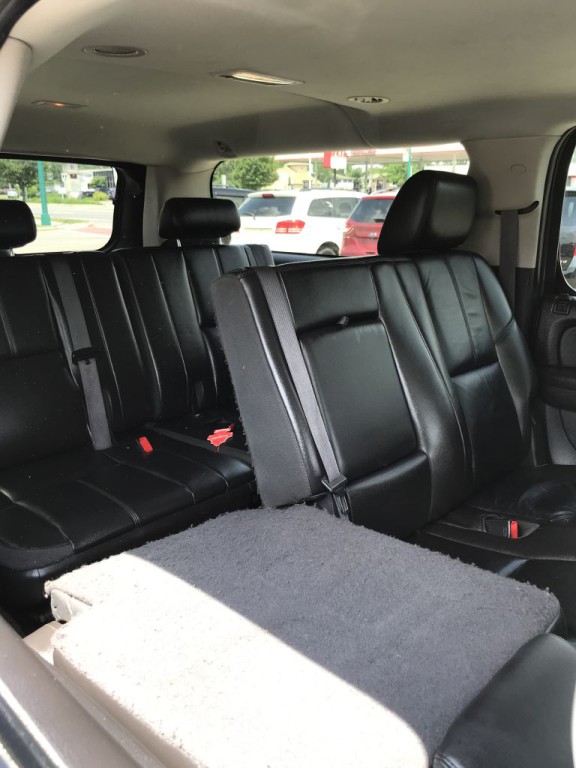 2012 Chevrolet Suburban Image 11