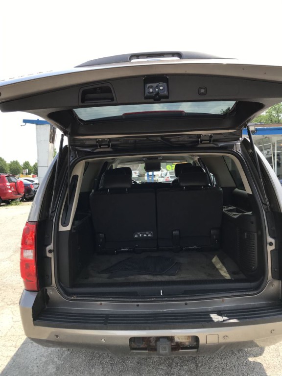 2012 Chevrolet Suburban Image 12