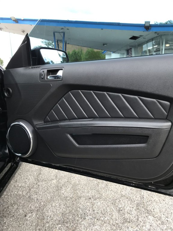2013 Ford Mustang Image 14