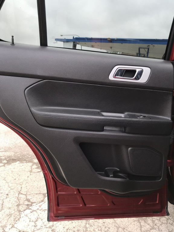 2015 Ford Explorer Image 18