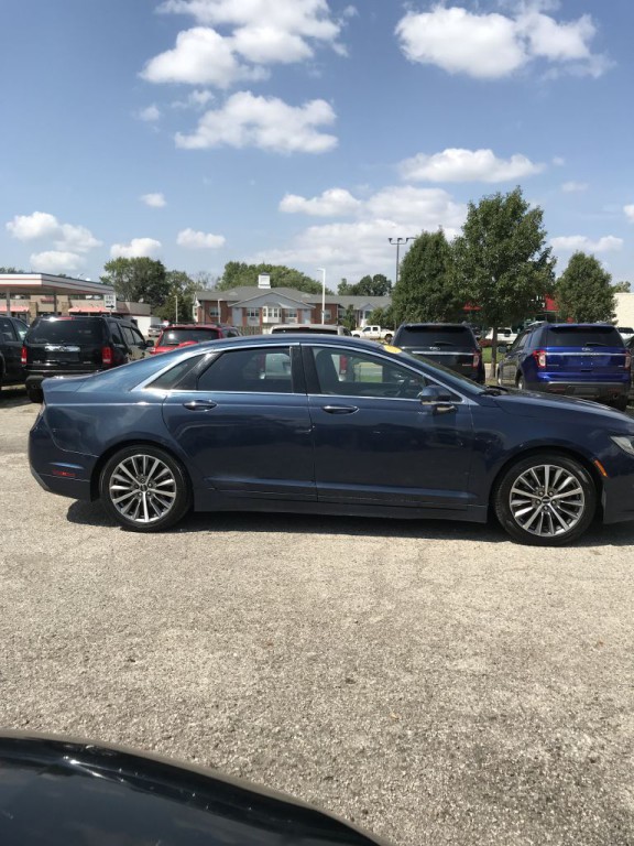 2017 Lincoln MKZ Image 2