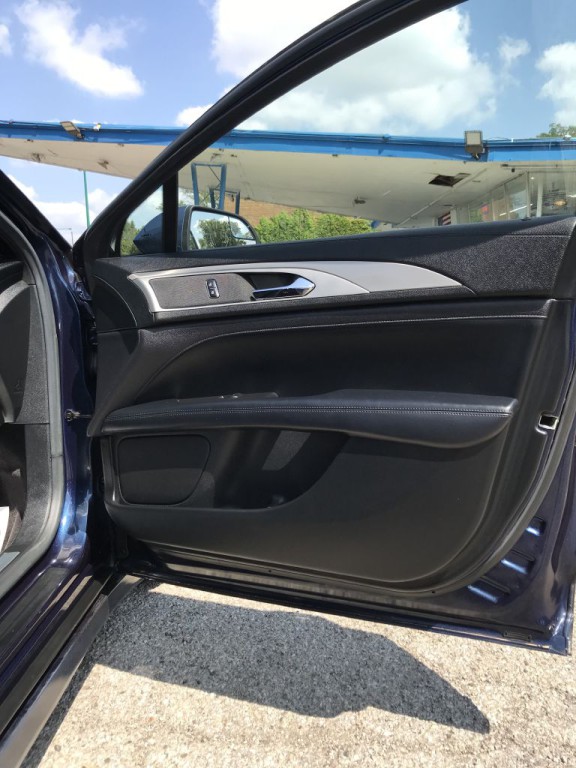 2017 Lincoln MKZ Image 10