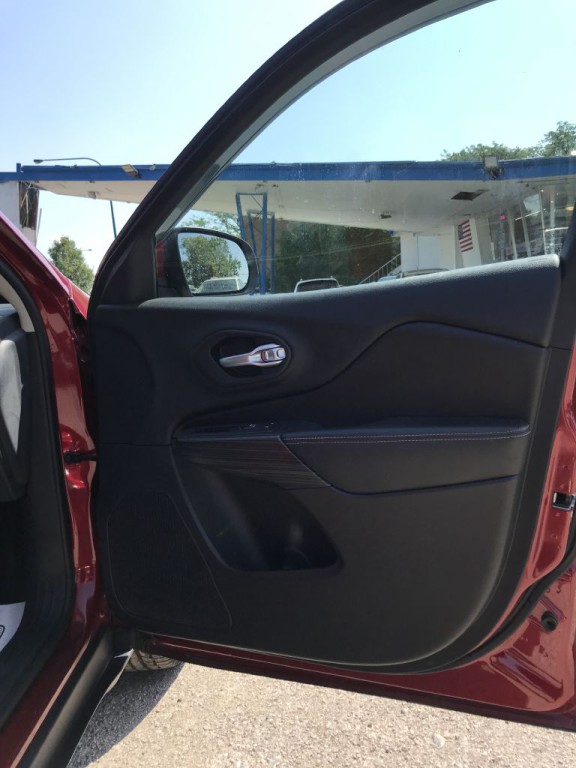 2016 Jeep Cherokee Image 10