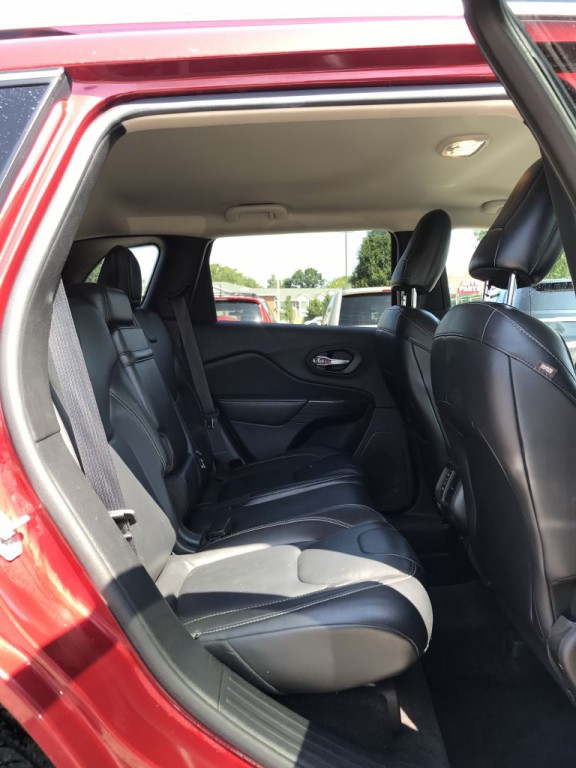 2016 Jeep Cherokee Image 11